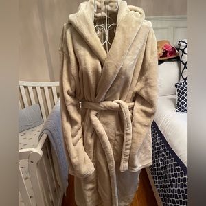 Never worn one size beige velour wrap robe
